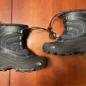 North Face Boys Winter Boots - US 13